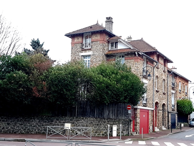 Vaucresson - Maison-Double au Coin Rue Garrel - Végétation